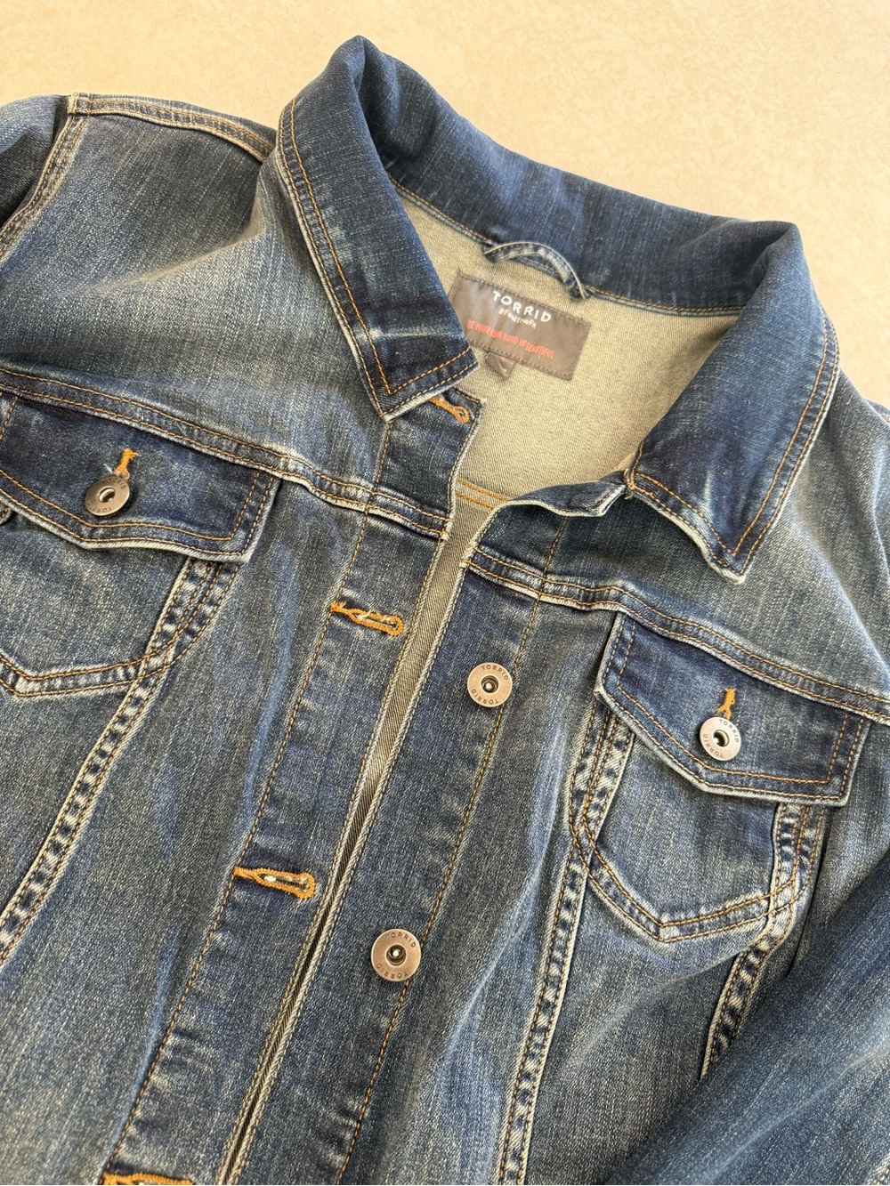 torrid NWOT Indigo Blue Classic Denim Jacket Sz 4 - Picture 2 of 4